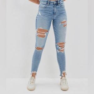 Light washed American eagle skinny jeans